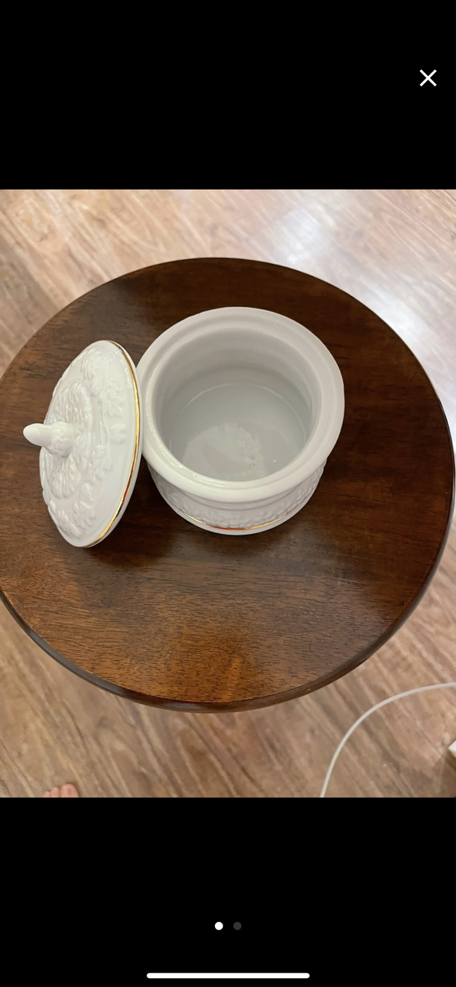 Vintage porcelain sugar bowl thumbnail