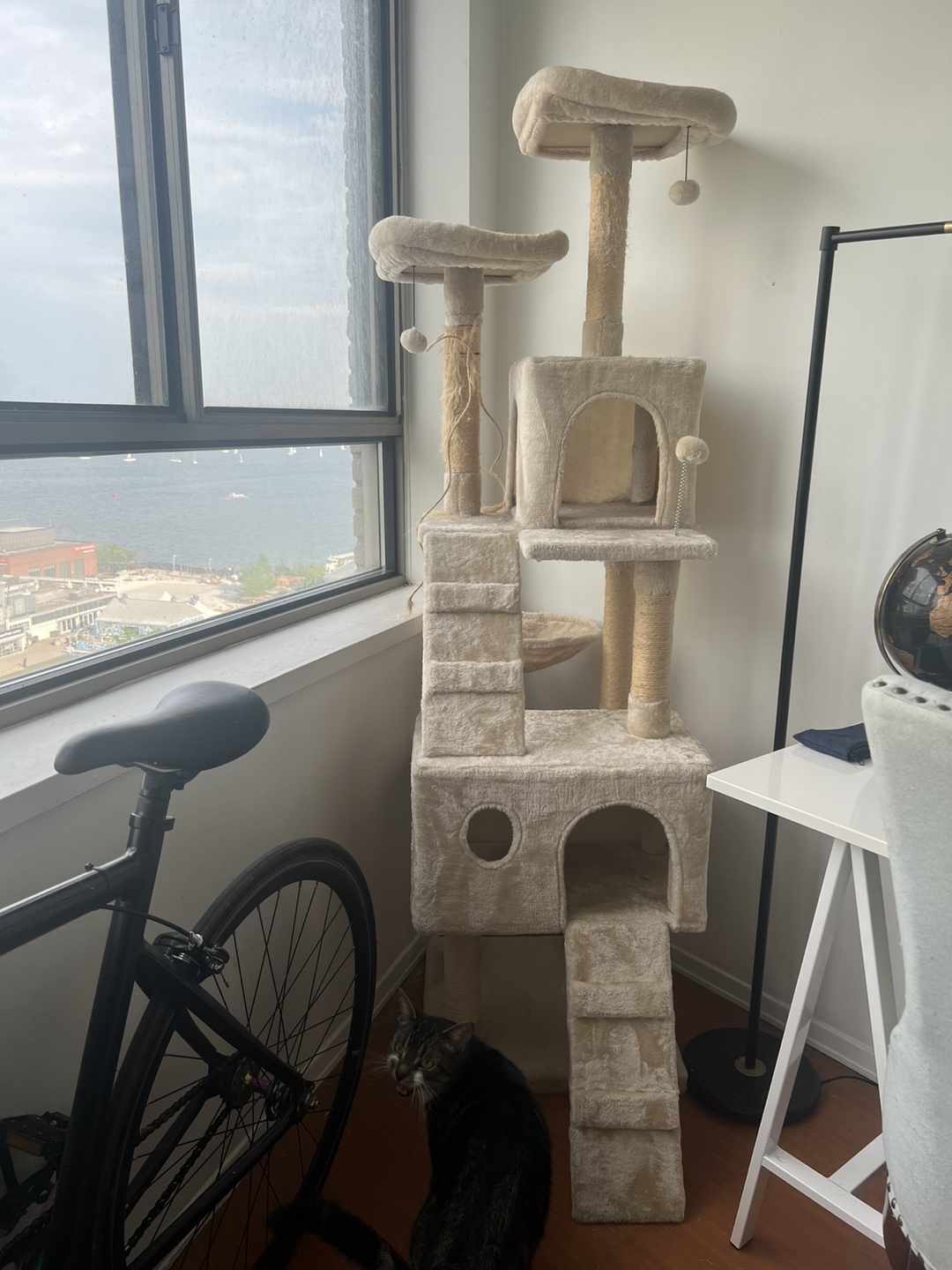 Used cat tree thumbnail