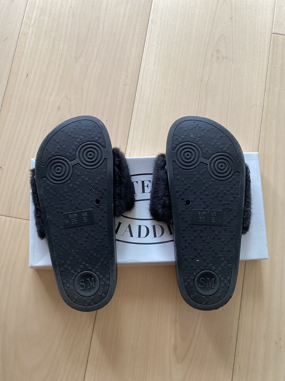 Steve Madden Black Fur Slides (US 5/EUR 35) image indicator(2)