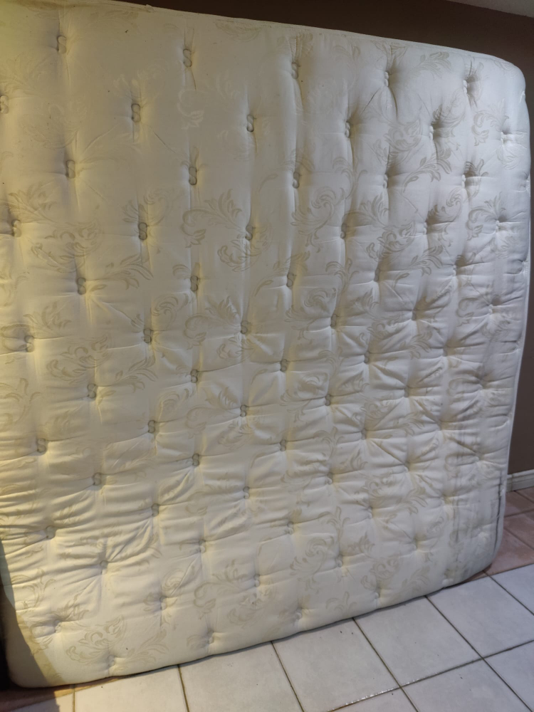 KING SIZE MATTRESS. PICK UP ONLY - photo 4