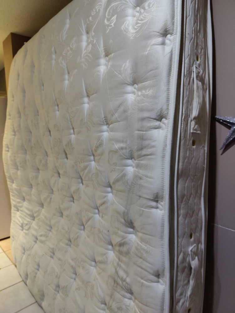 KING SIZE MATTRESS. PICK UP ONLY - photo 5
