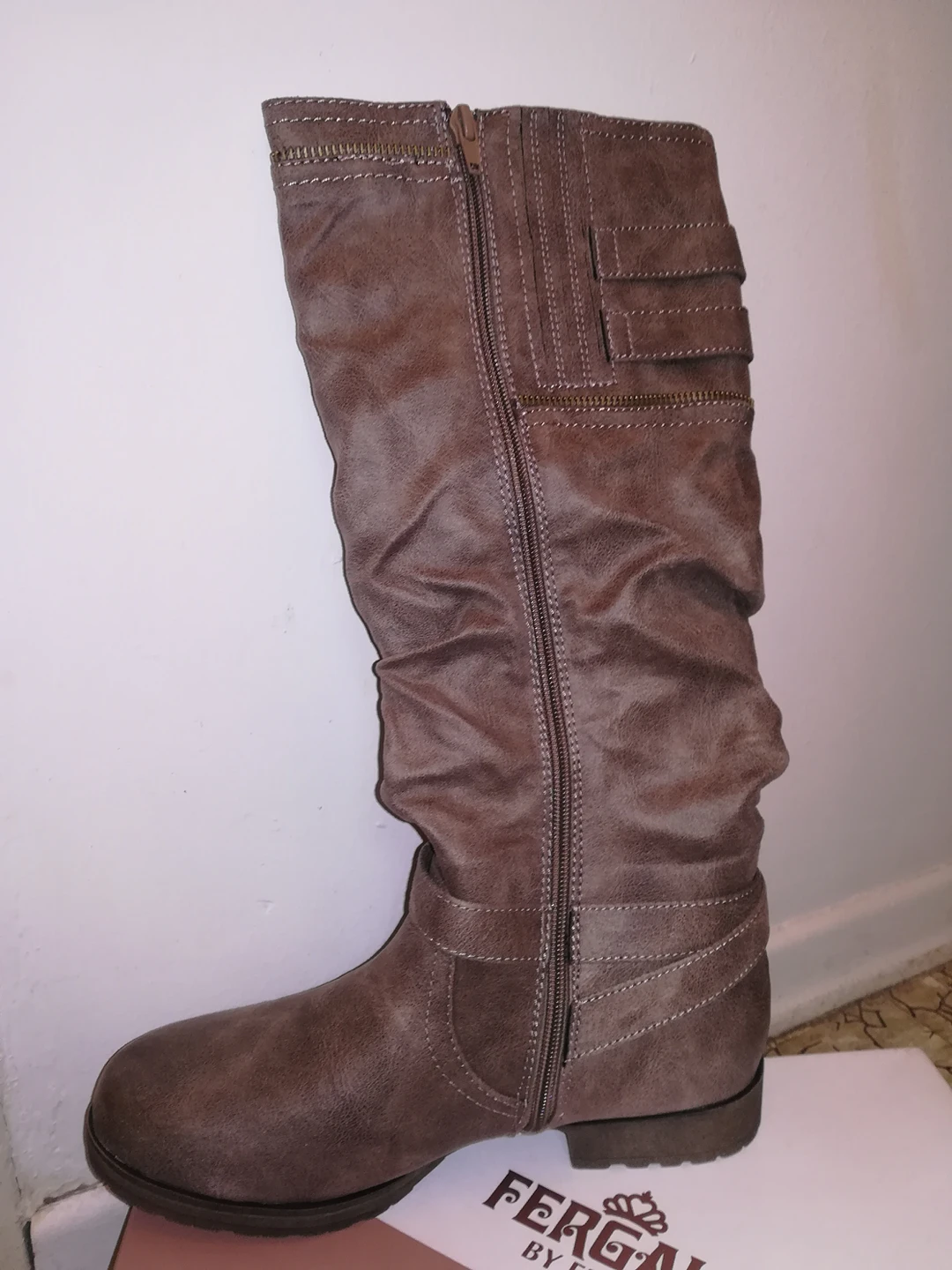 NEW in box Women's Fegalicious boots, beige size 6.5 image indicator(2)