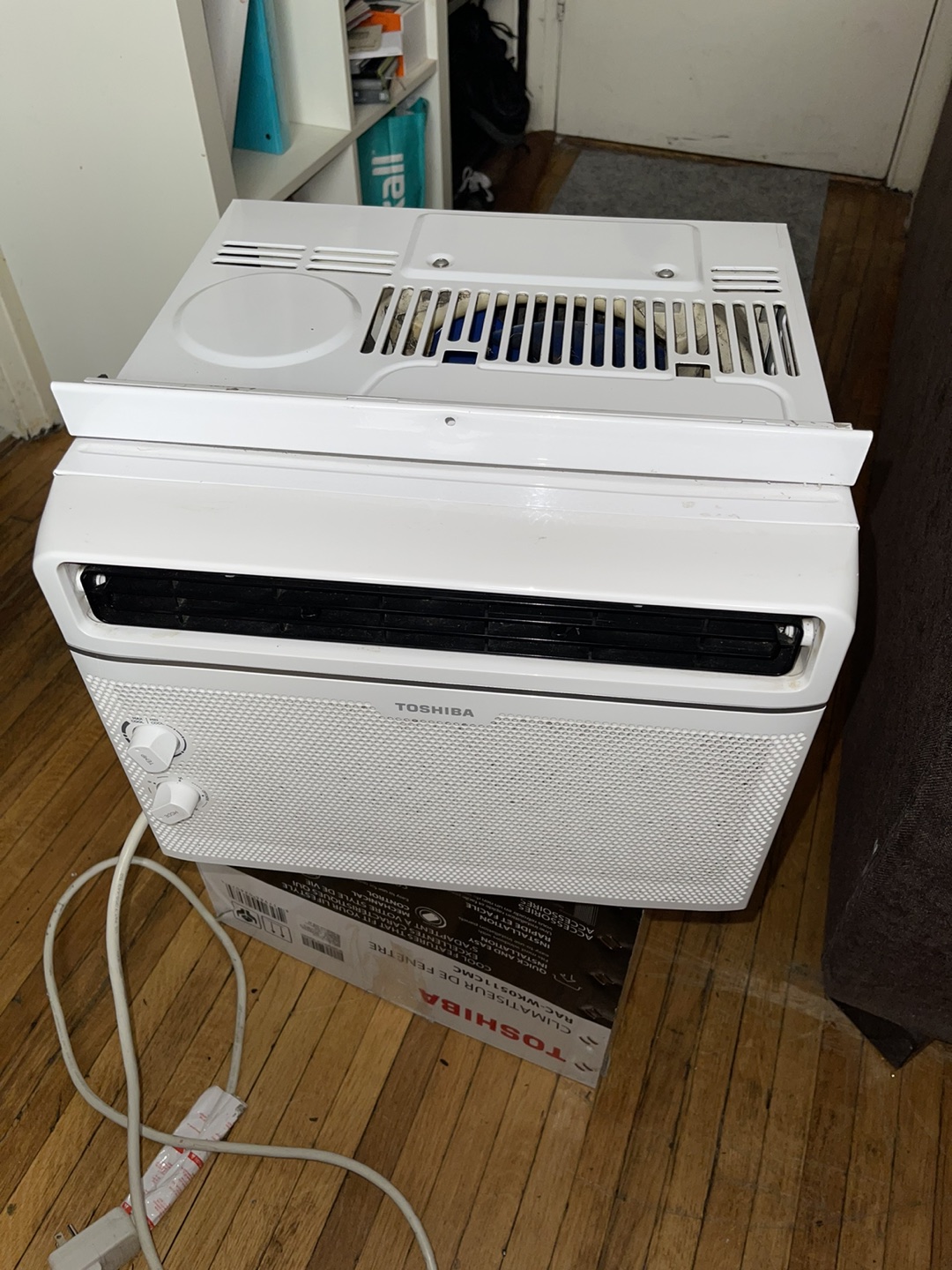 MOVING SALE Toshiba window AC Unit - photo 2