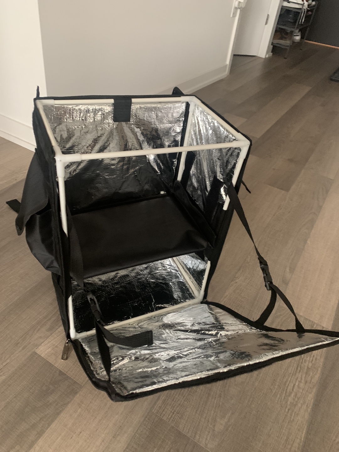 99.5% new. Insulated bag. Perfect for deliveries. ASAP - photo 4