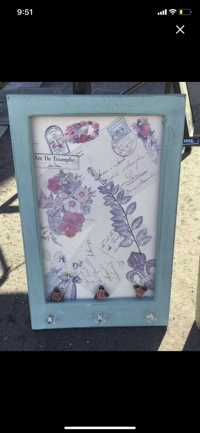 Paris inspired magnetic board