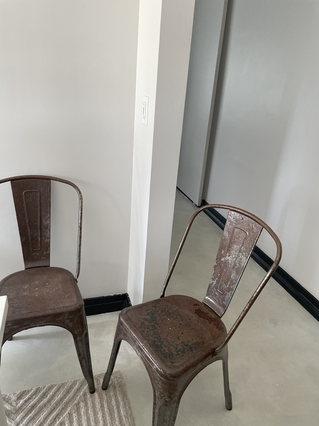 Free antique chairs- great potential just need some paint! - photo 3
