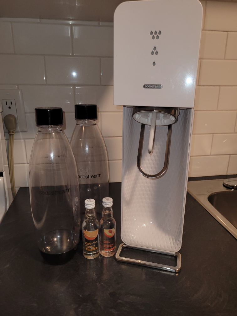 SodaStream Source, White + 2 Bottles & 2 Flavors (starter kit)