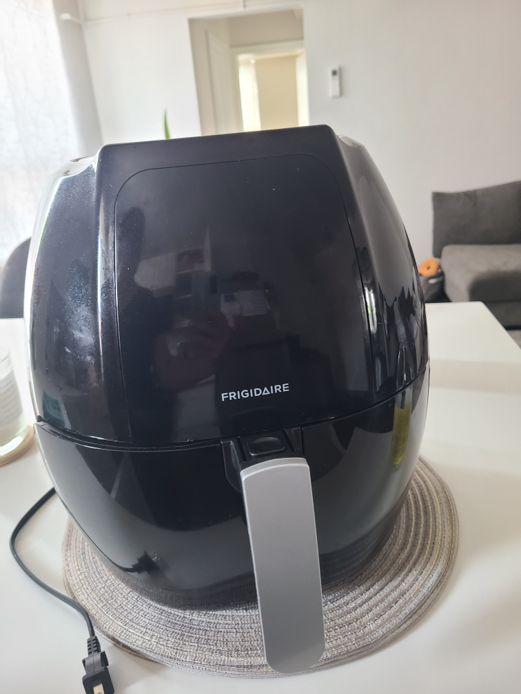 Frigidaire Air Fryer thumbnail