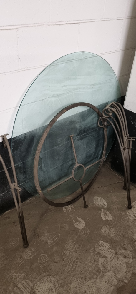 round glass table