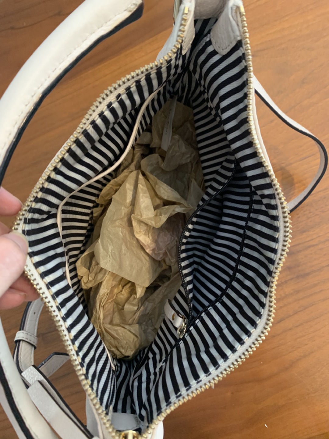 Kate Spade hand bag image indicator(3)