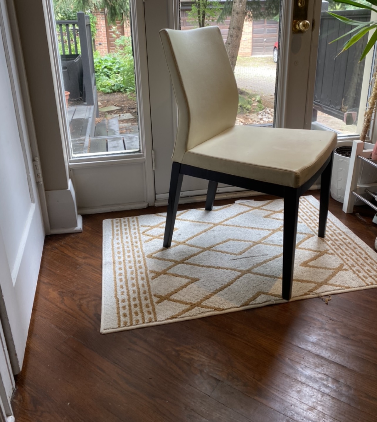 #freecycle 8 dining room chairs - photo 2