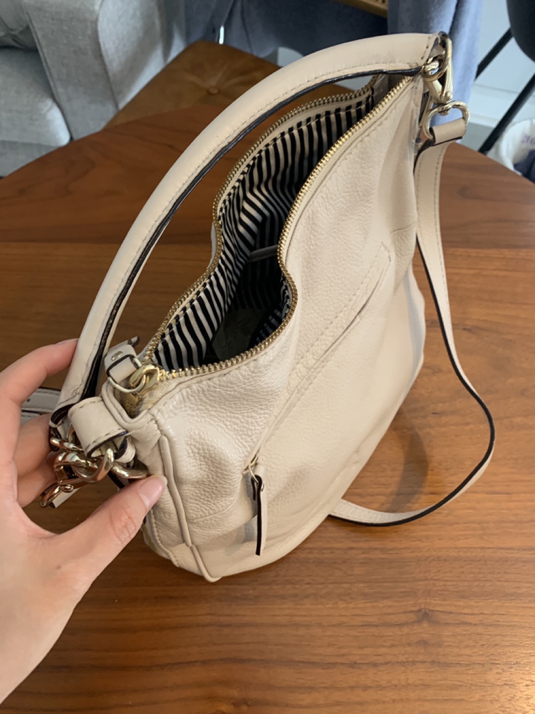 Kate Spade hand bag image indicator(2)