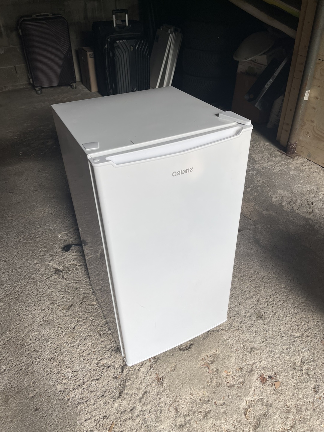 Selling mini fridge thumbnail