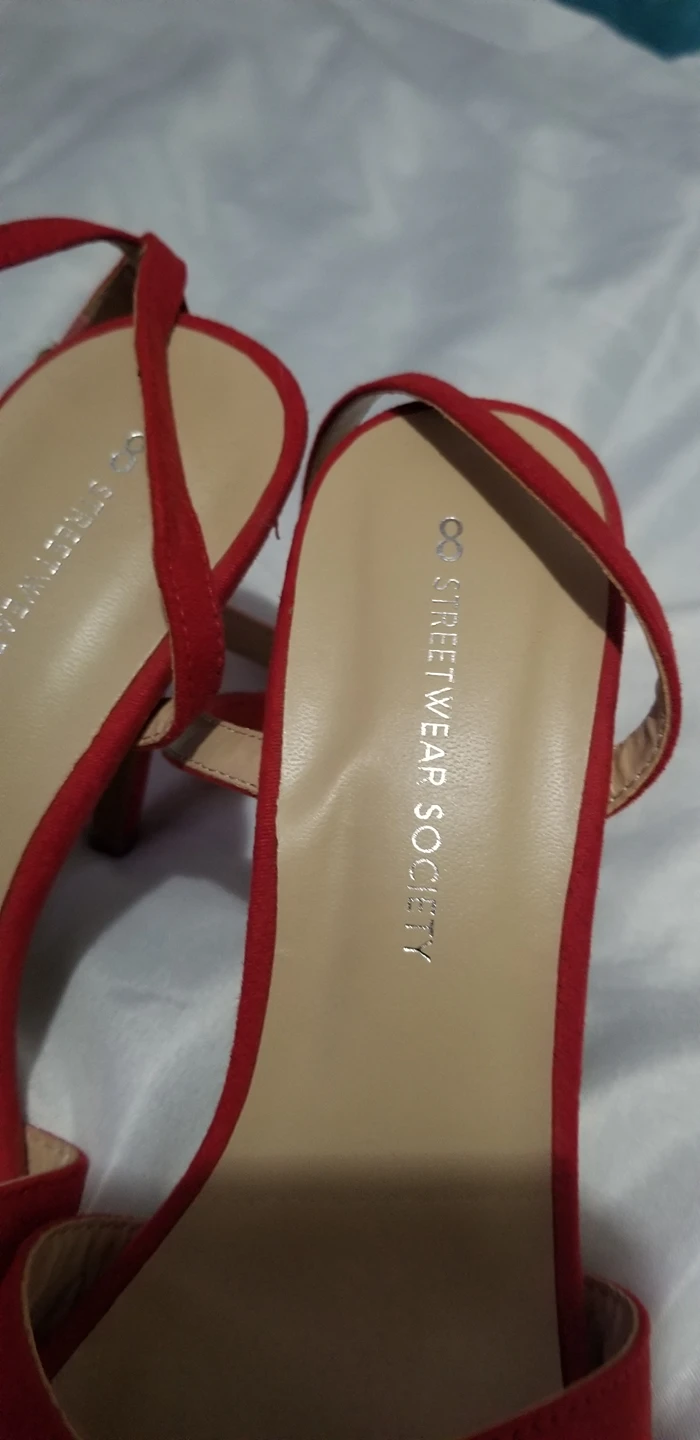 red shoes image indicator(3)