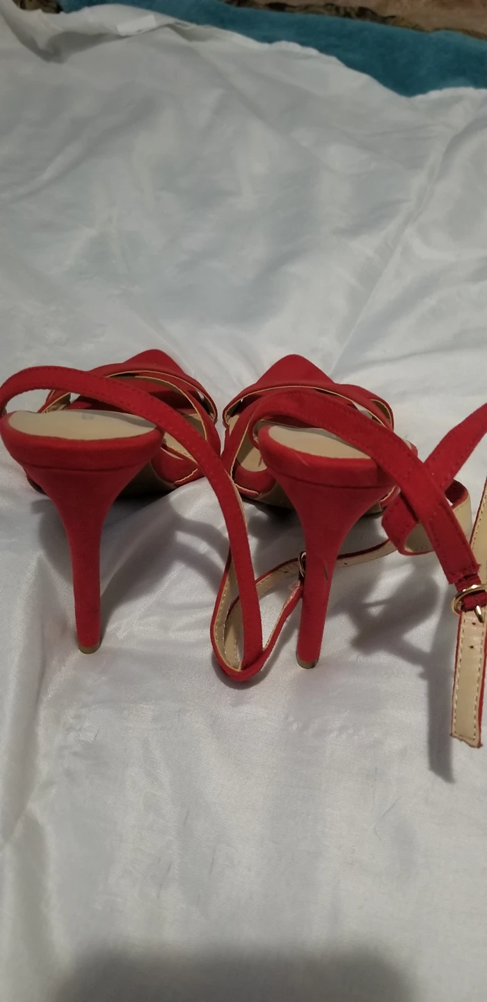 red shoes image indicator(5)