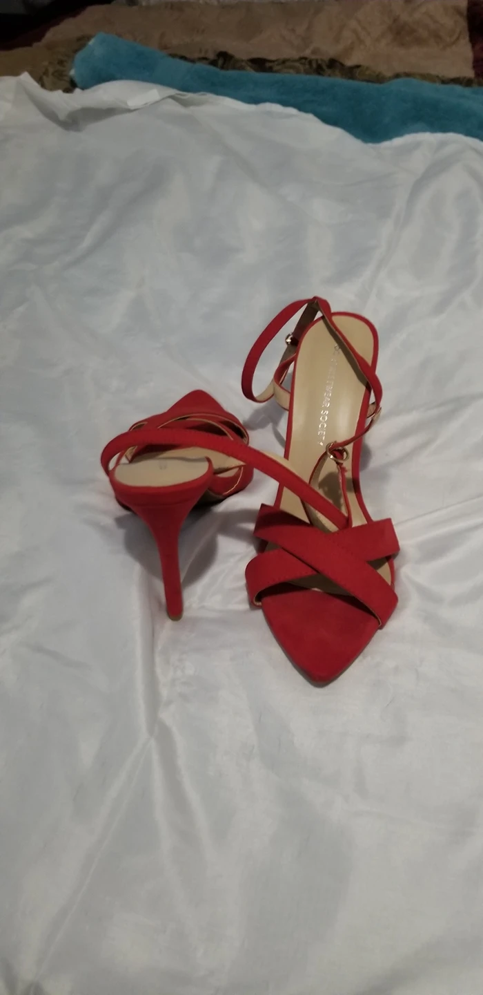 red shoes image indicator(6)
