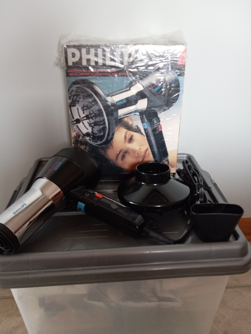 Hair dryer with defuser
