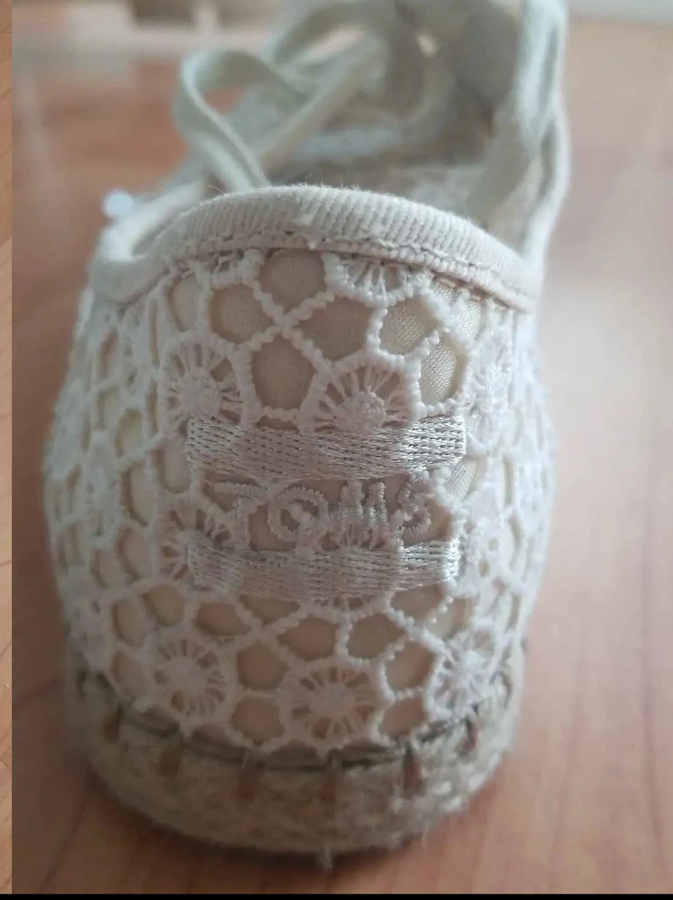 8.5 TOMS mosaic lace natural white embroidered sneakers - photo 3
