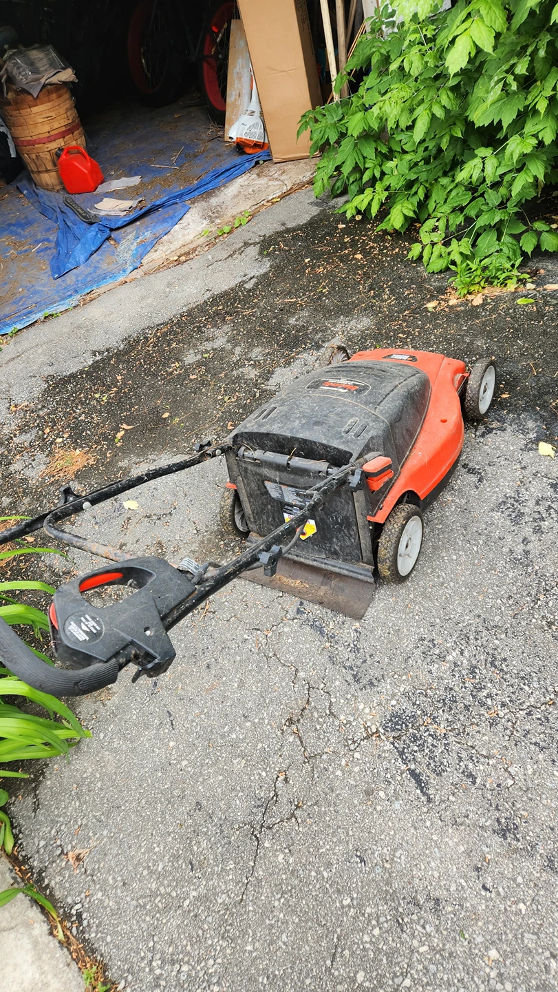 ELECTRIC LAWNMOWER