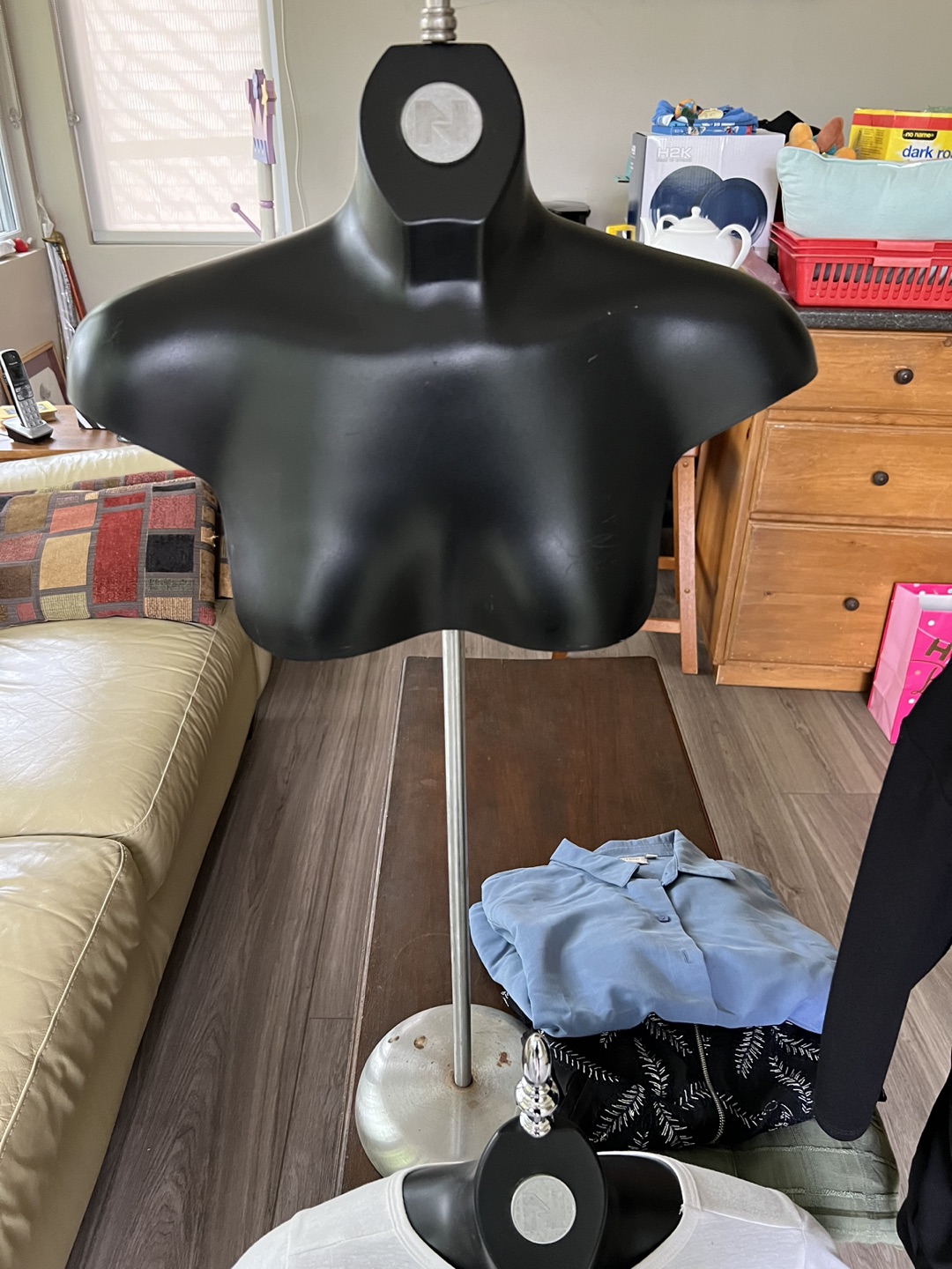 Clothing display busts- mannequin image indicator(3)