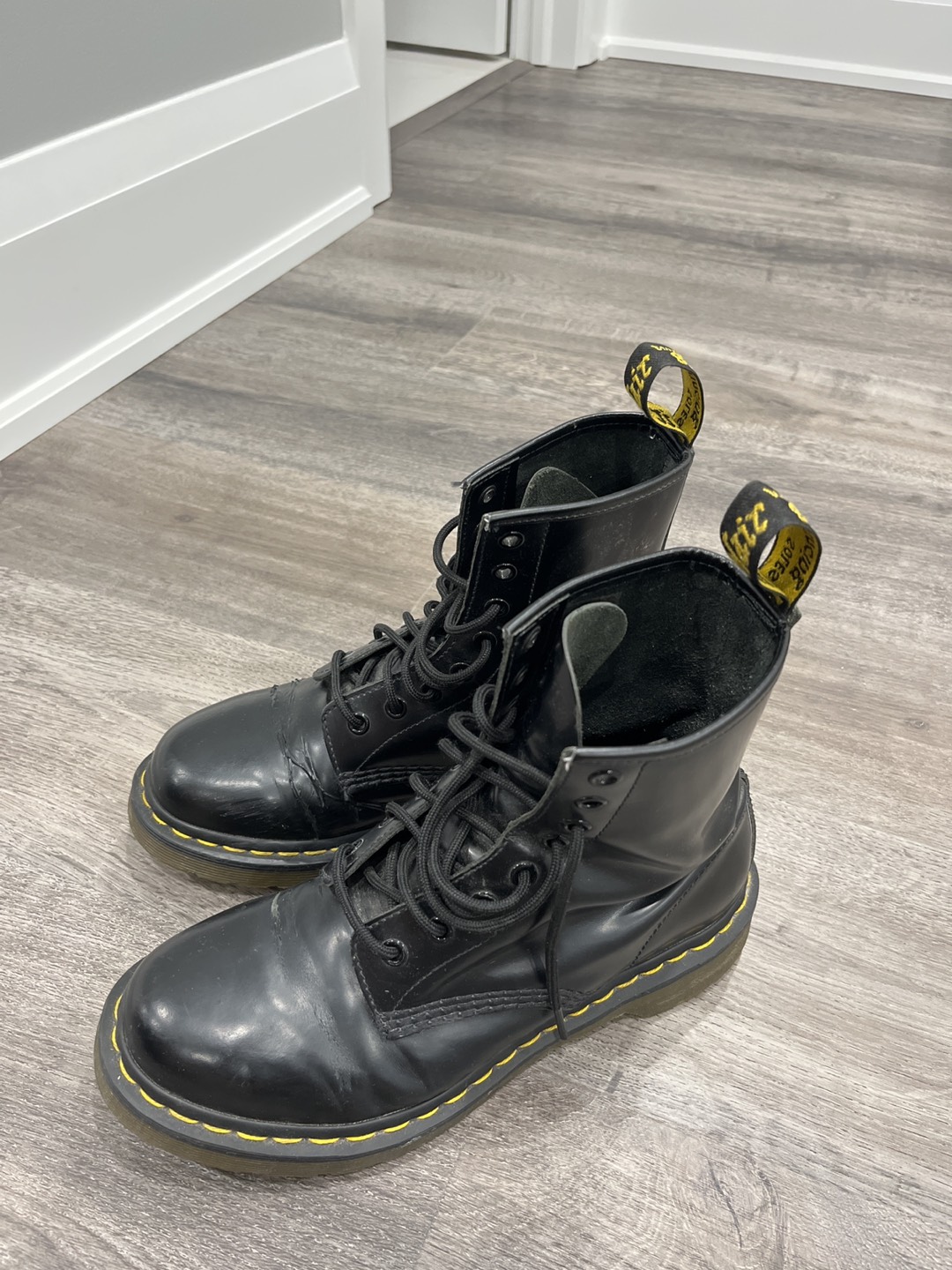 Women’s boots (size 8)Airwair Martens thumbnail