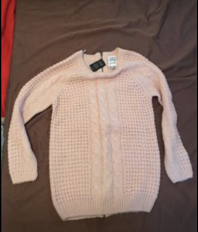 Pink knitwear sweater with full zip on back image indicator(2)