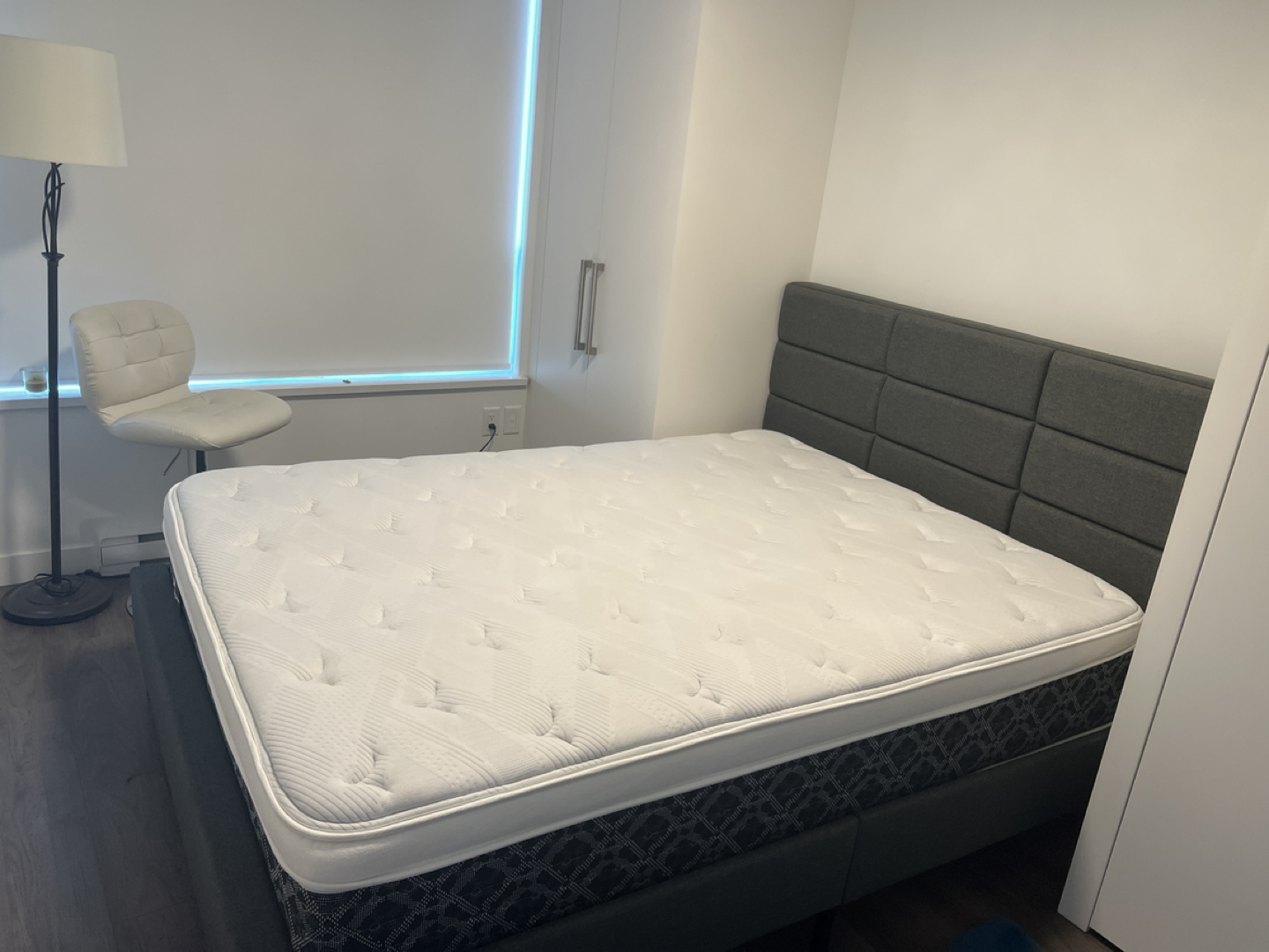 Sleep Country Mattress - Queen size