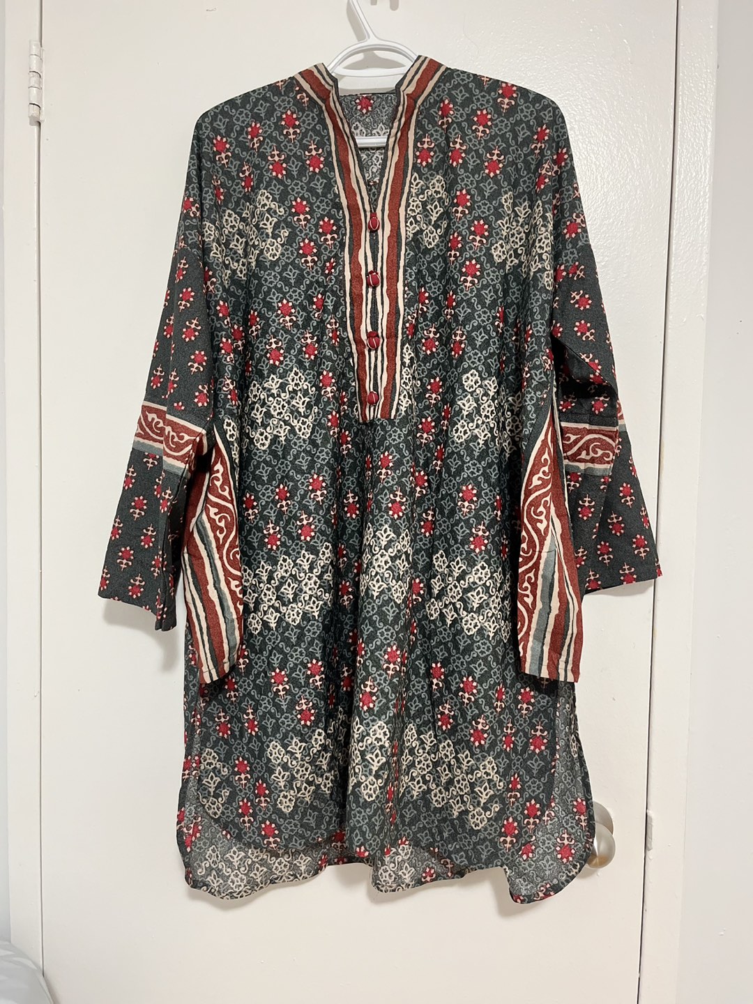 Junaid Jamshed Pret Short Kurti in Green and Red XXL thumbnail