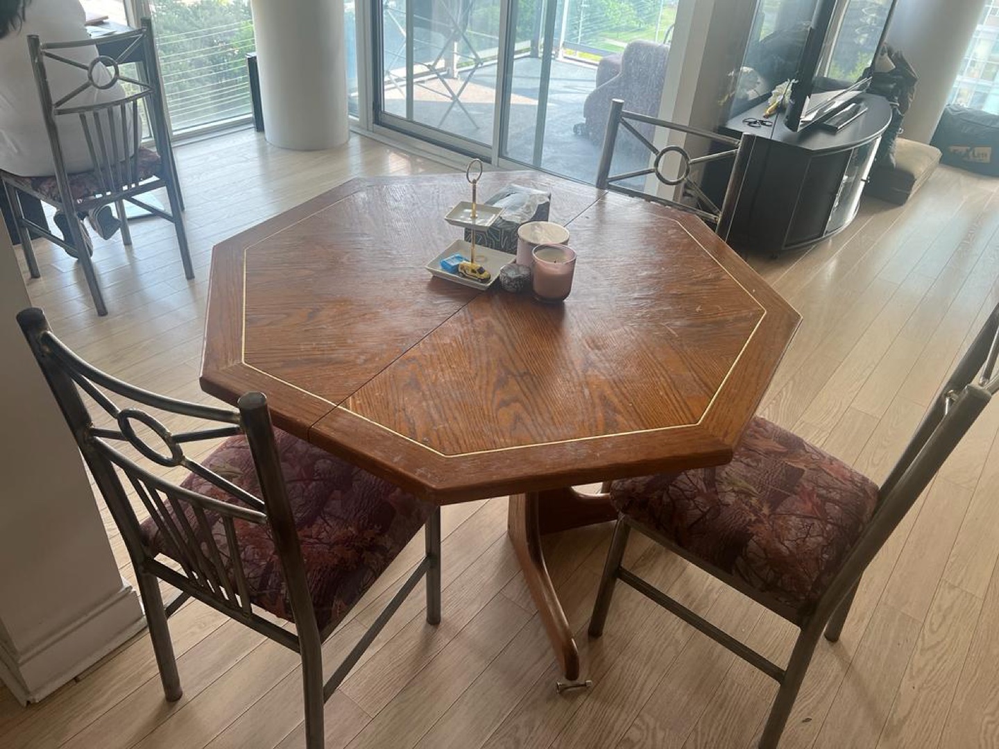 Dining Table for Sale with 4 Chairs for 70 dollars - photo 2