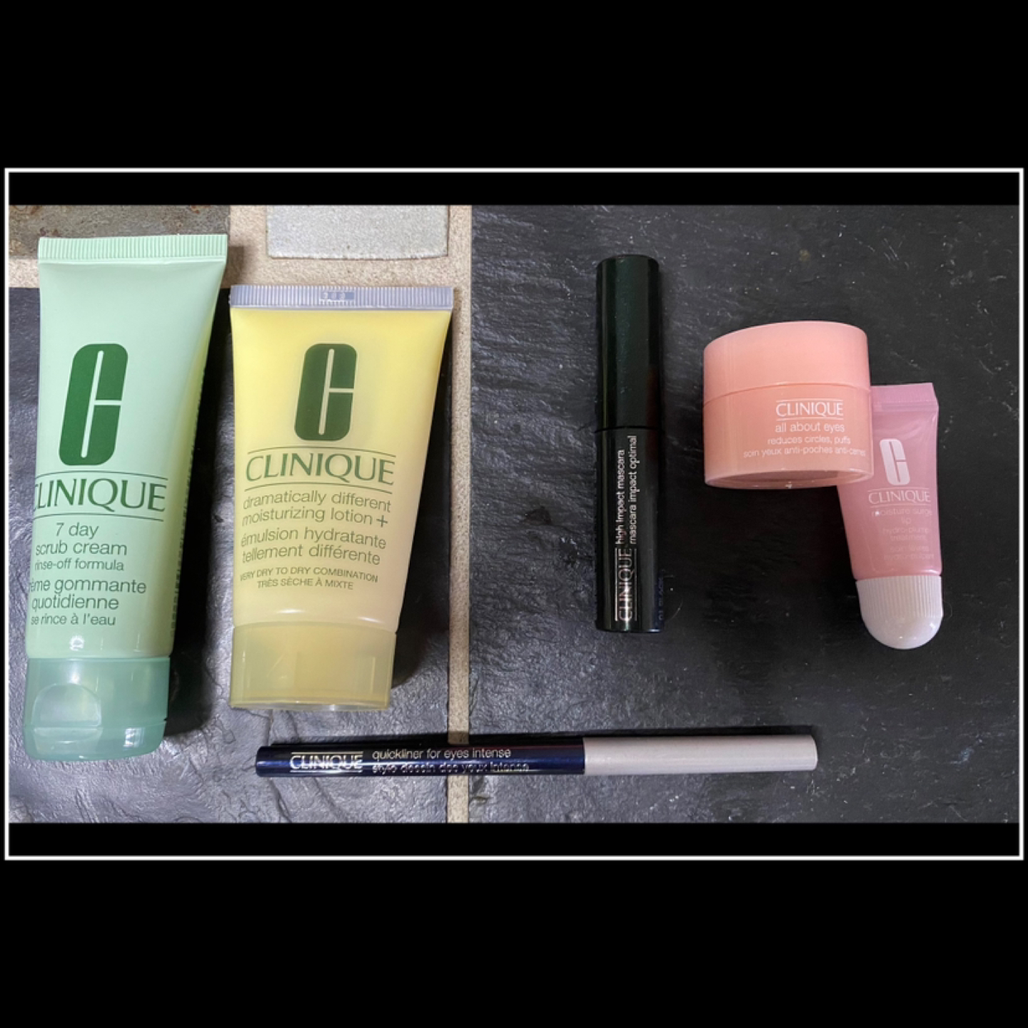 Clinique Cosmetic Bag image indicator(2)