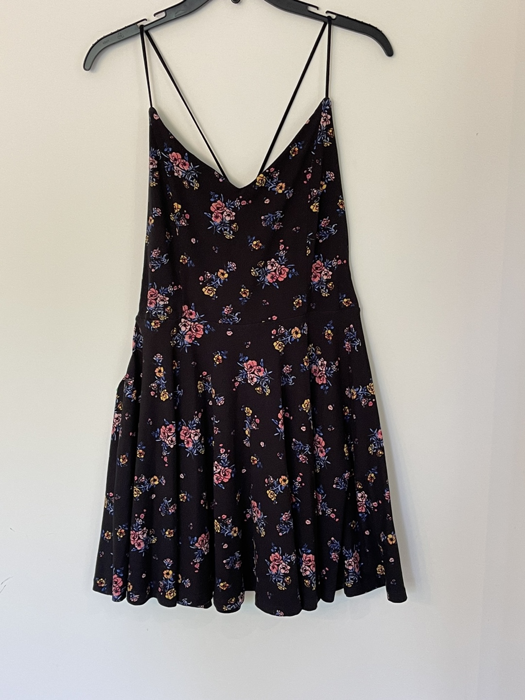 Women’s Black Floral Patterned Dress size Large thumbnail