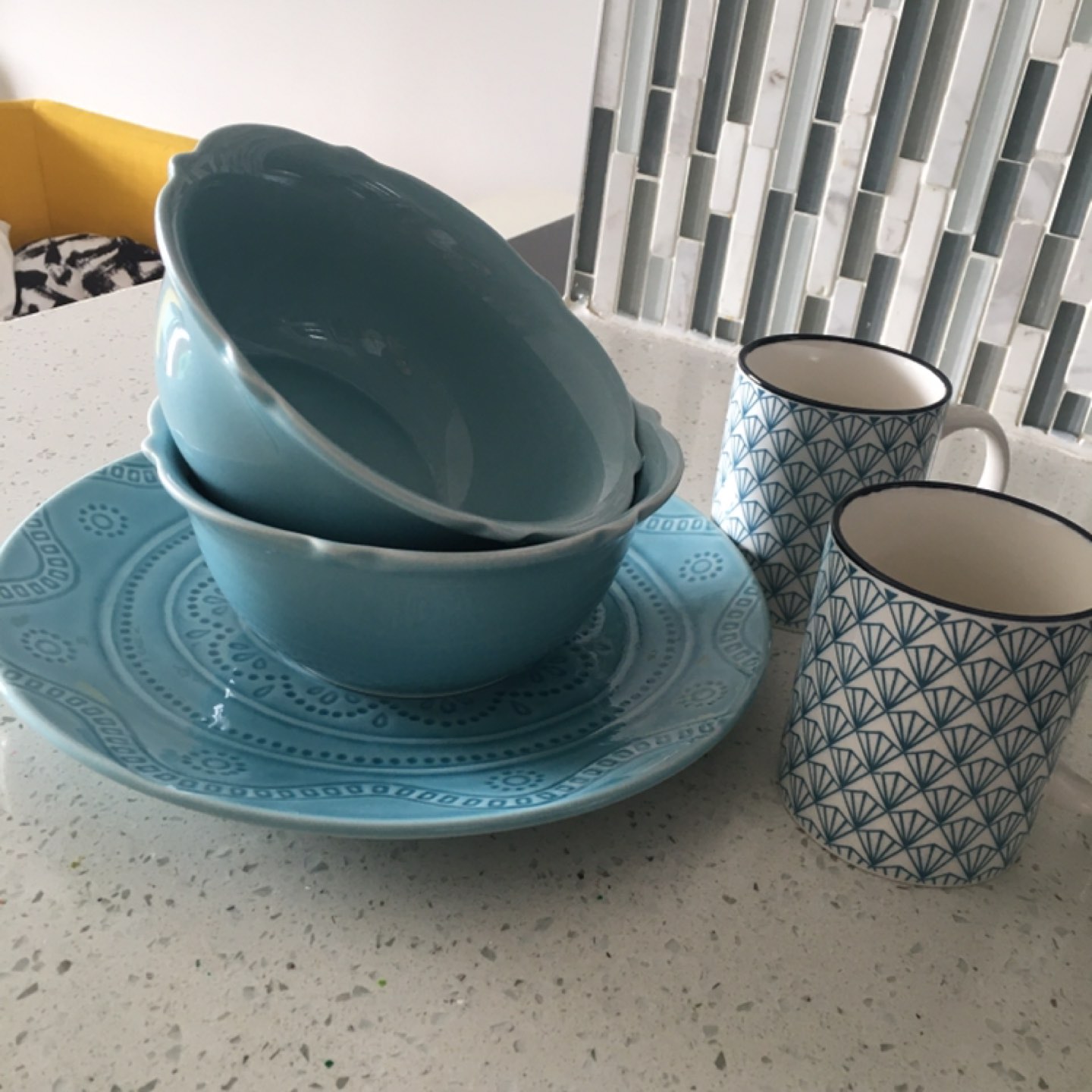 Set cups and plates (5pcs) thumbnail