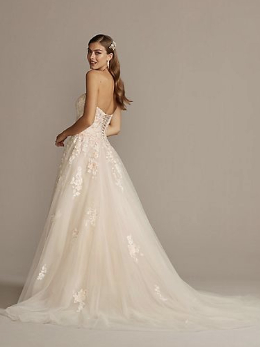 Wedding dress !! Never worn!! - photo 2