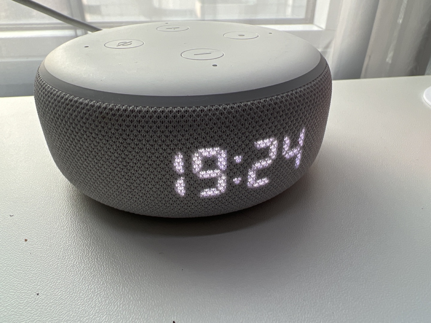 echo dot 3rd gene with clock