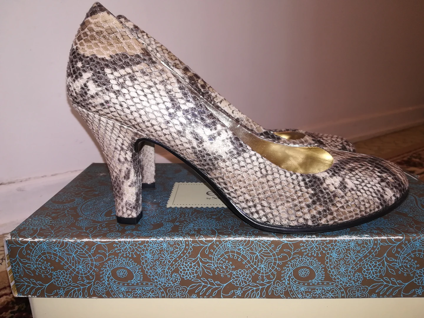 NEW Women's Euro Soft by Sofft, snake print high heel shoes image indicator(2)