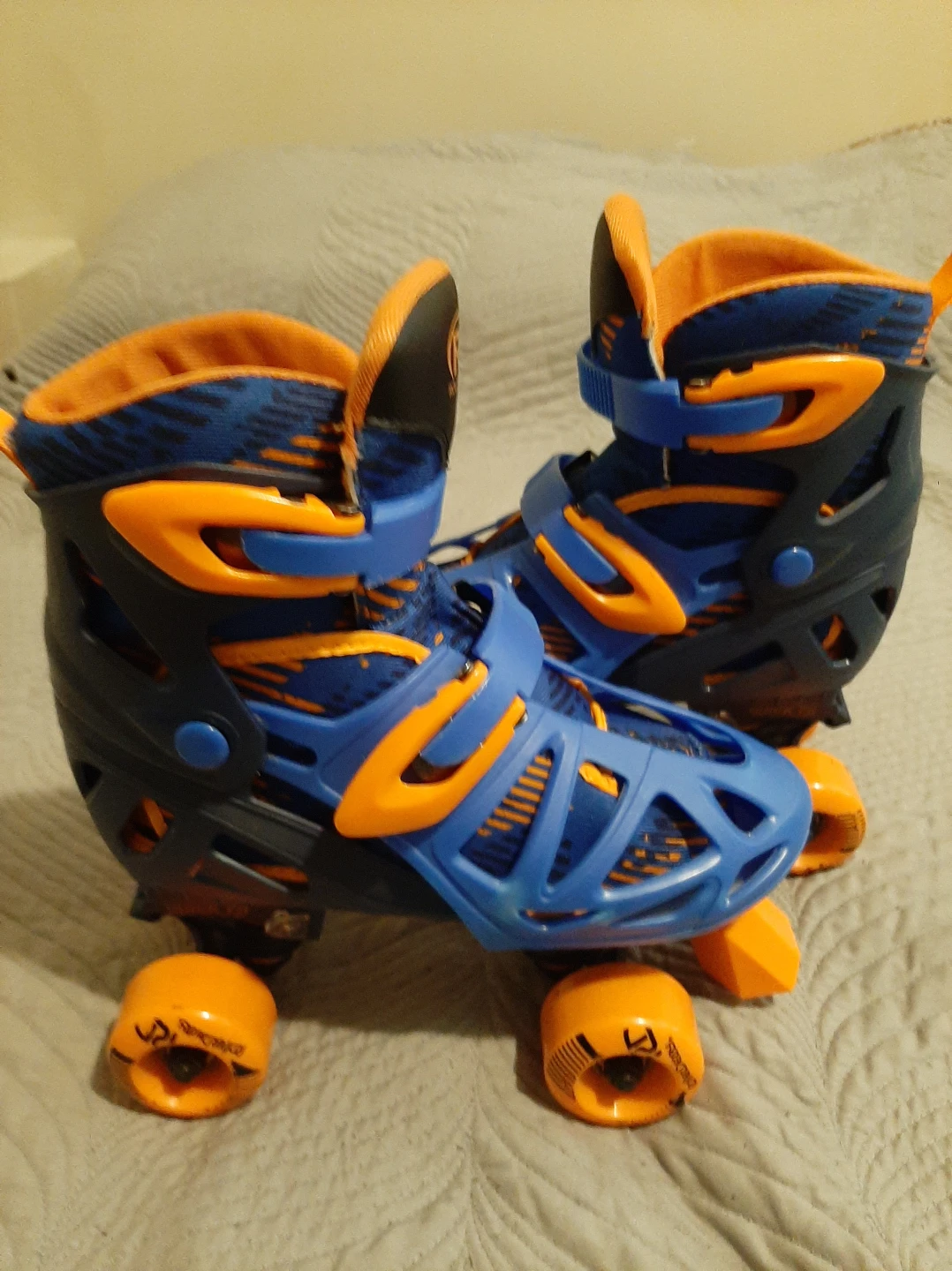 BOYS ROLLER SKATES SIZE 3-6 image indicator(3)