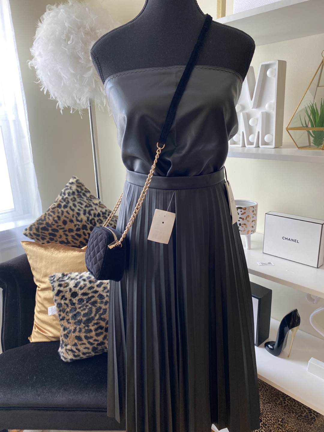 Woman faux  black leather skirt thumbnail