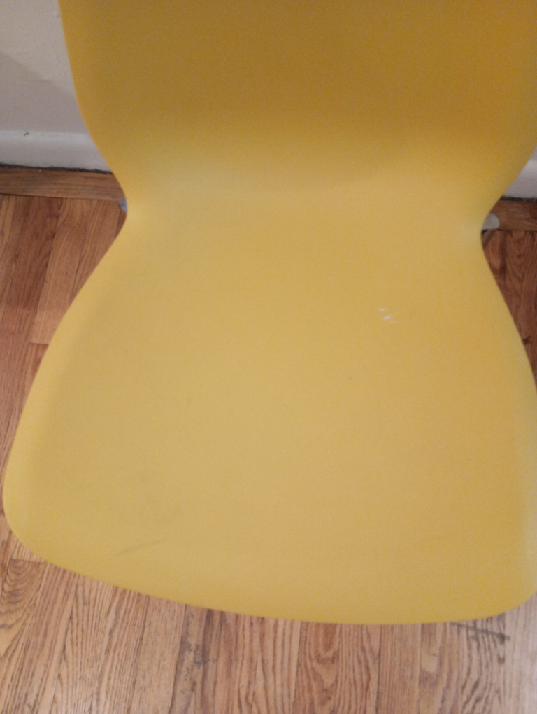 Plastic chair #freecycle - photo 3