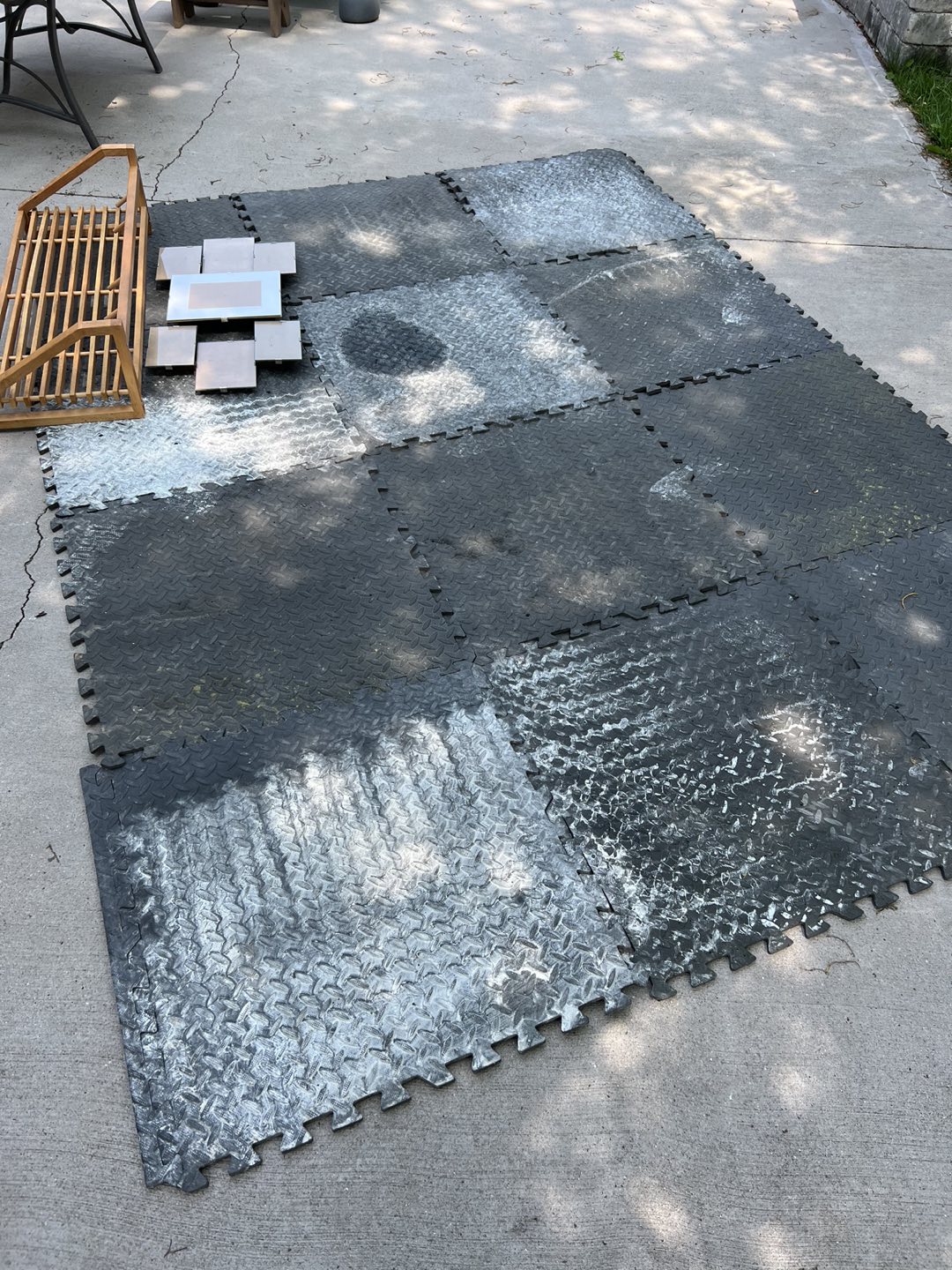 Soft padding for floor.  Needs abit of a cleaning image indicator(3)