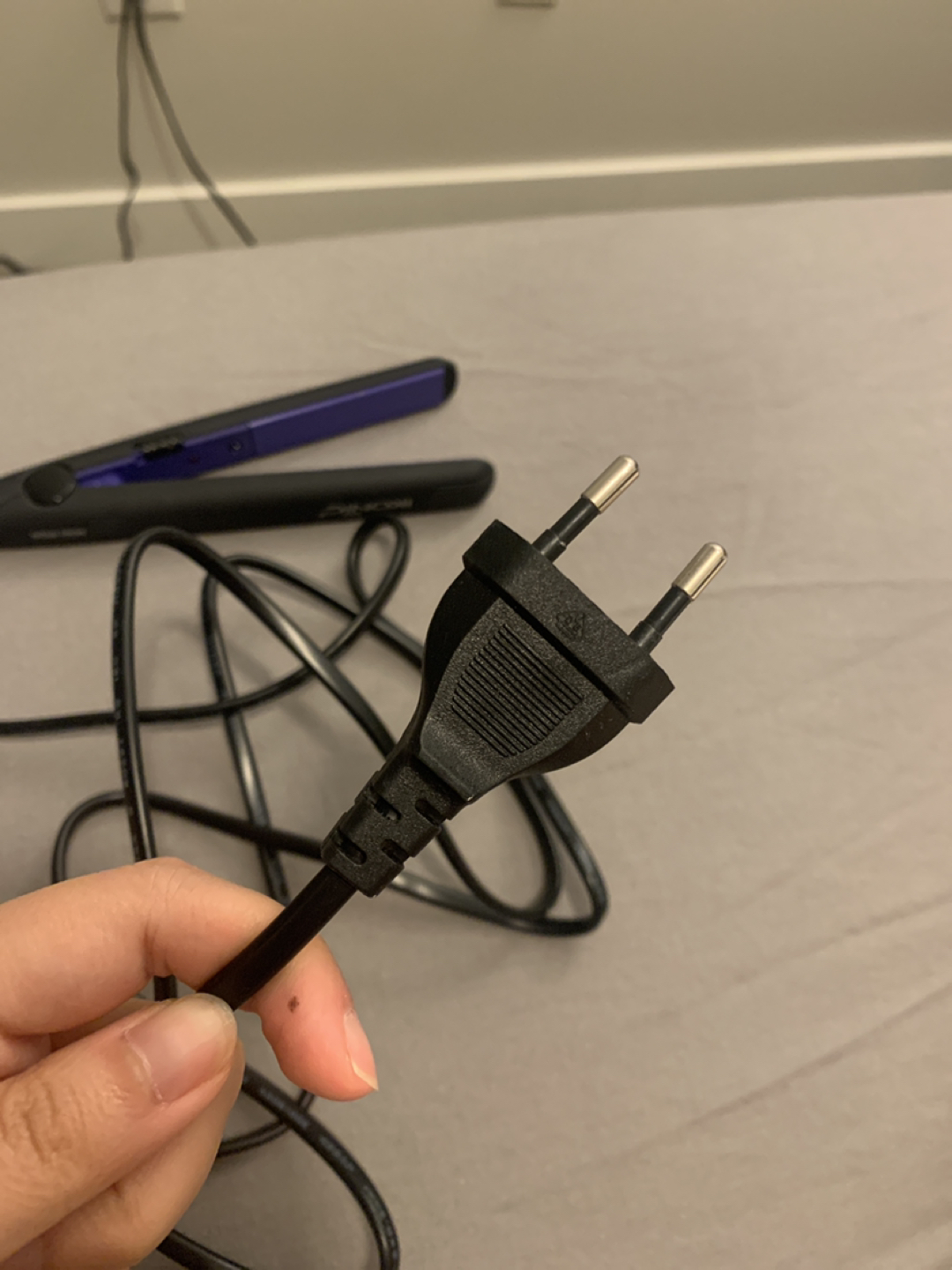 Mini straightener/waver (need’s adapter) - photo 3
