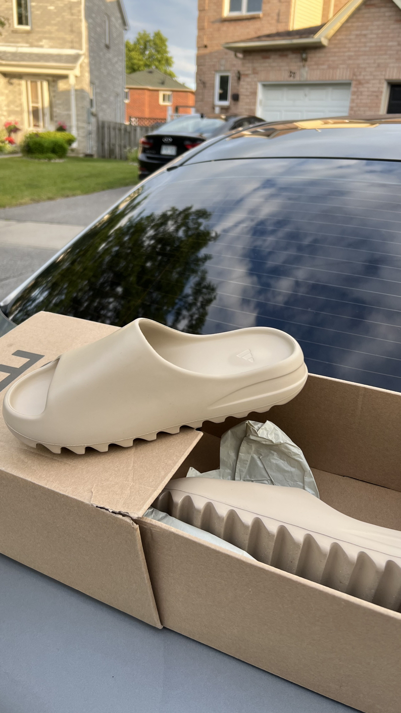 Yeezy Slides Pure