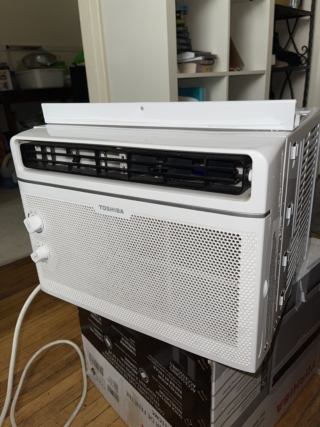 MOVING SALE Toshiba window AC Unit - photo 3