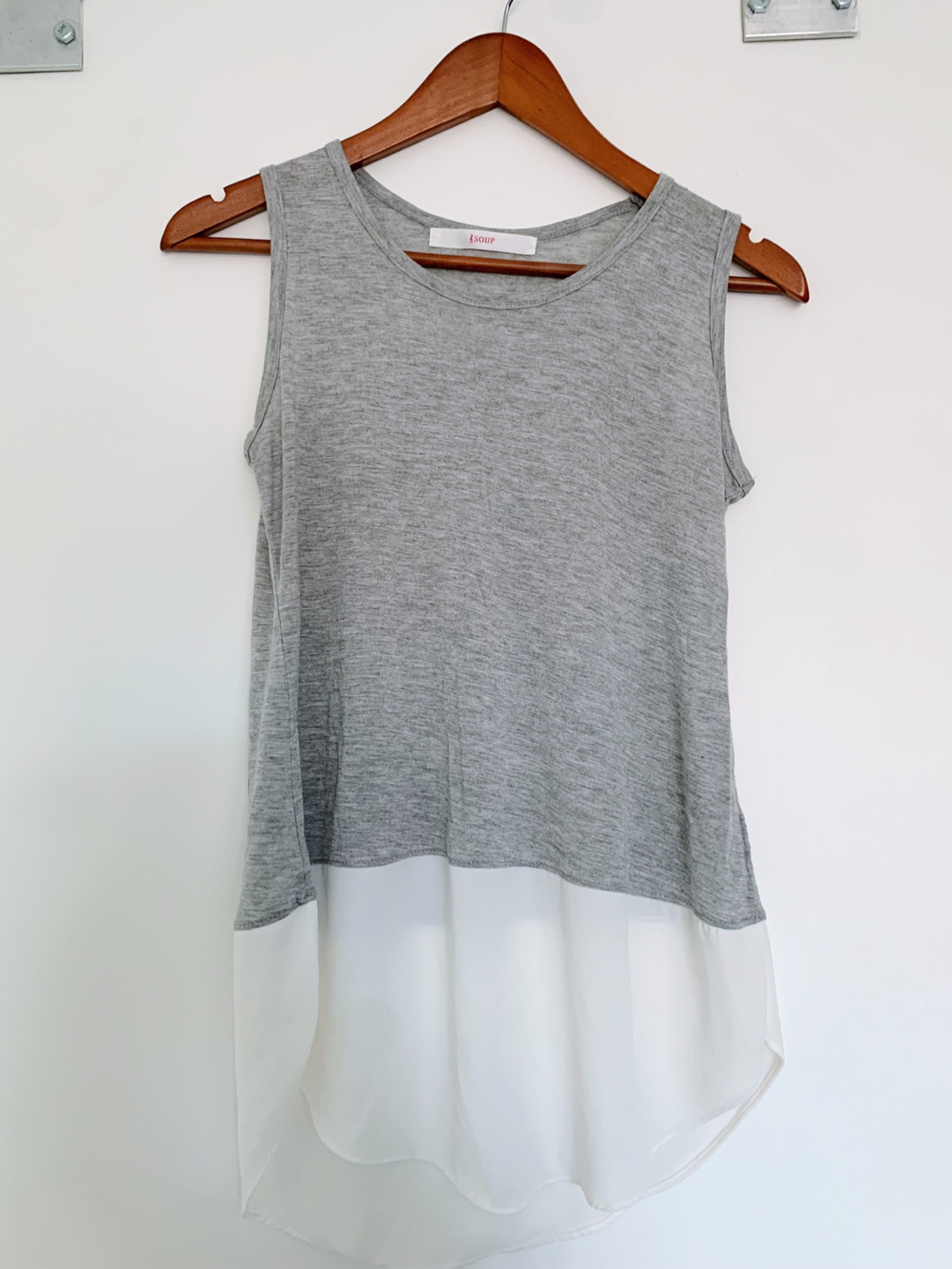 Women’s clothes | $5-15 | size M | six summer sleeveless thumbnail