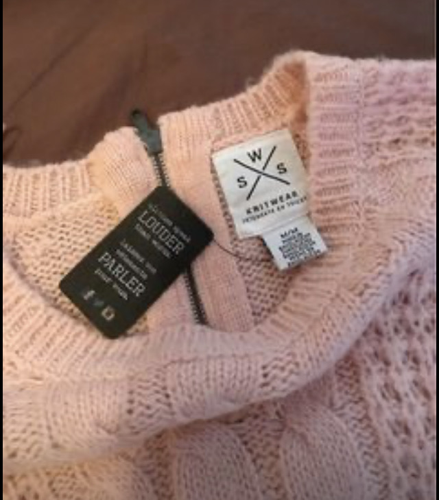 Pink knitwear sweater with full zip on back image indicator(3)