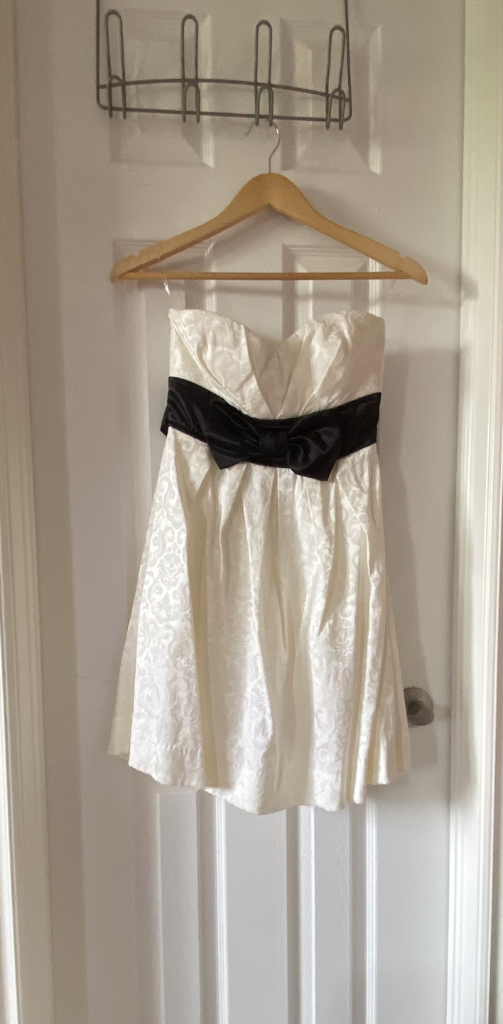 Charlotte Russe Off-White/Cream Bow Front Strapless Dress