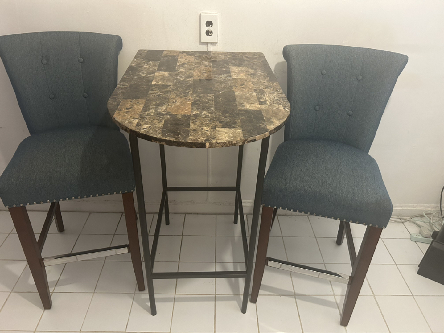 Two bar stool chairs and table - photo 2