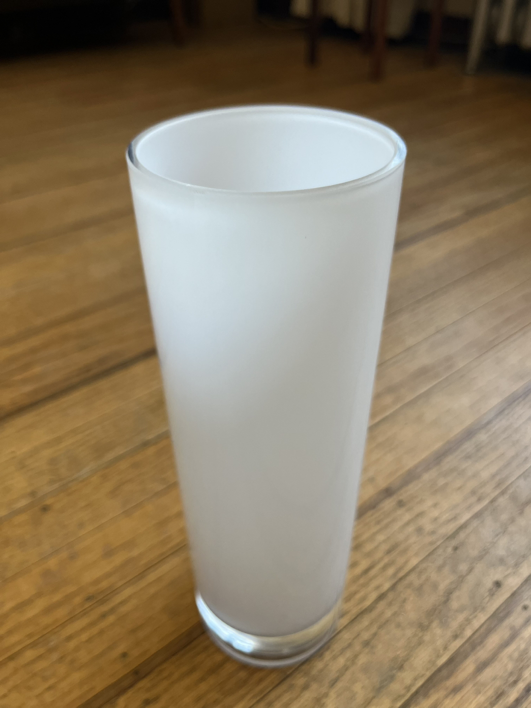 White Glass Vase ⬆️ image indicator(2)