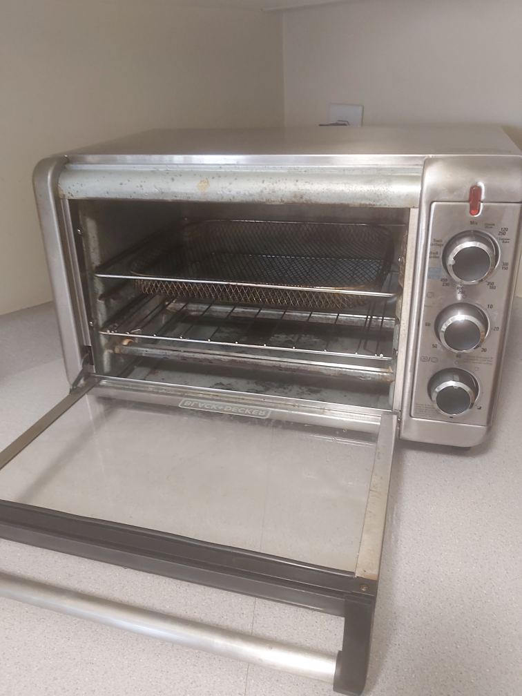 Air Fryer Toaster Oven Bake Black + Decker image indicator(2)