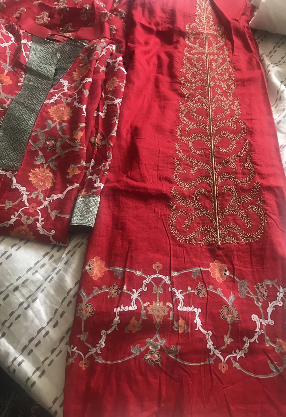 Original Portia Lawn 3 pcs suit with embroidery image indicator(4)