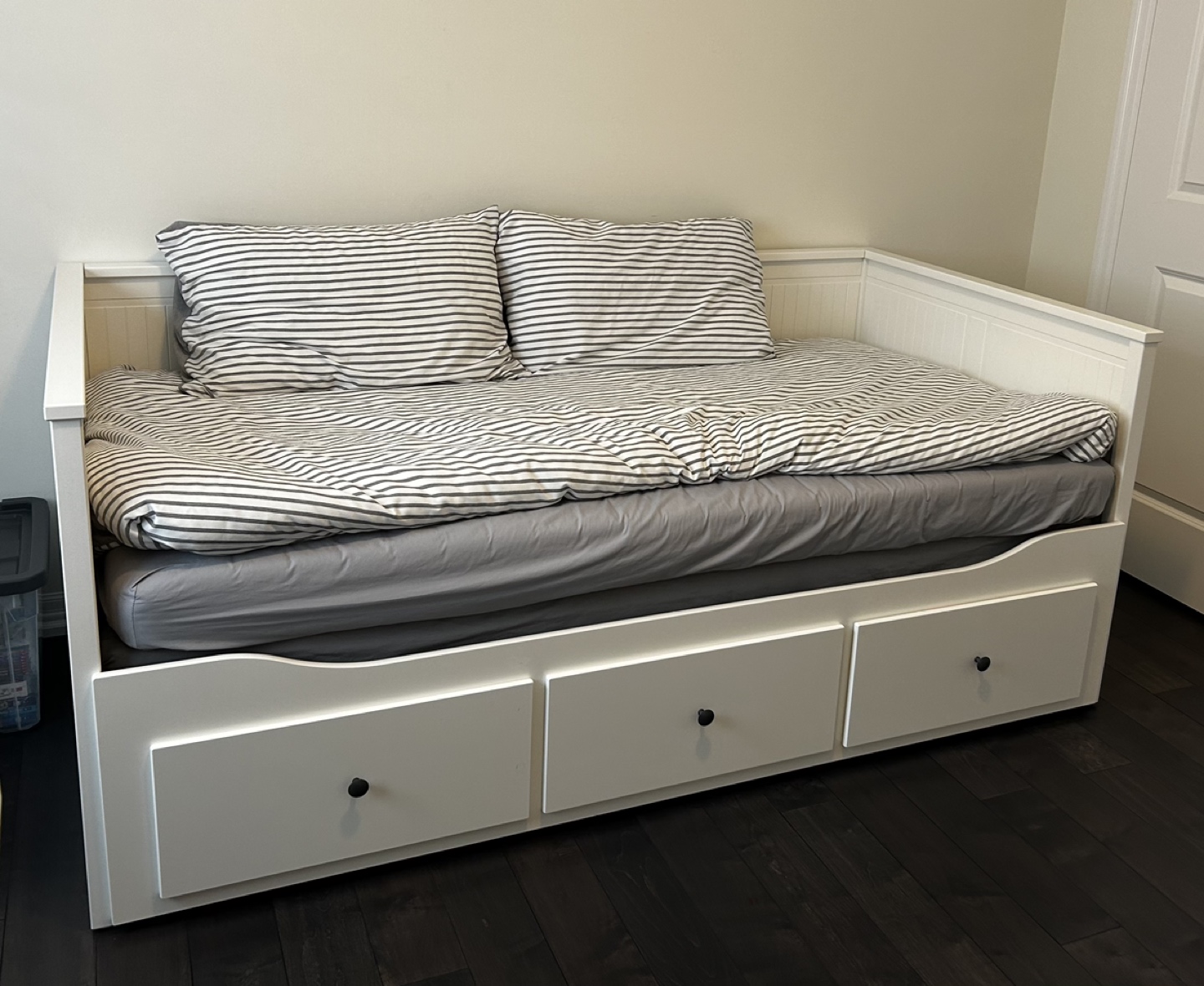 Hemnes day bed